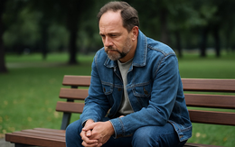 Người Mỹ trung niên rơi vào vòng xoáy cô đơn và căng thẳng