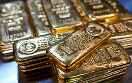 Vàng bật tăng sau cú lao dốc chưa từng có trong hơn 1 thập kỷ, hàng loạt chuyên gia lên tiếng: Vàng chưa thấy đỉnh, có thể còn vọt lên 6.200 USD/ounce
