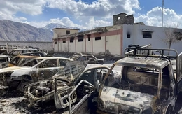 Hệ lụy khôn lường khi hai huynh đệ Vùng Vịnh ‘tháo găng tay’