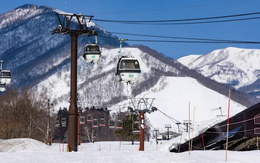 Tai nạn hy hữu đến đau lòng: Du khách 22 tuổi tử vong sau khi mắc kẹt trên cáp treo ở Nhật Bản, bị kéo lơ lửng giữa không trung