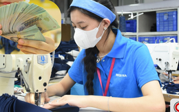 Chậm trả lương, thưởng Tết: Doanh nghiệp bị phạt bao nhiêu tiền và phải đền bù cho người lao động thế nào?