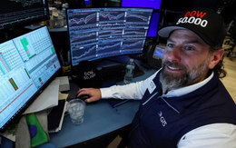 Chứng khoán Mỹ xanh mướt, Dow Jones tăng dựng đứng 1.200 điểm, lập kỷ lục chưa từng có 50.000 điểm: Chuyện gì đang xảy ra?