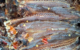 Cận Tết, khô cá "biết leo cây" có giá 600.000 đồng/kg