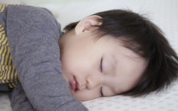 Cha mẹ phải tránh làm 3 việc này trước giờ con đi ngủ, nếu không, con càng ngày càng KÉM THÔNG MINH!