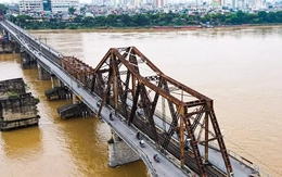 Thông tàu qua cầu Long Biên sau hơn 1 tuần gián đoạn