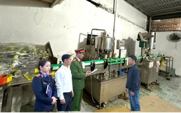 Thi hành lệnh bắt tạm giam chủ xưởng dấm Vũ Văn Dũng sinh năm 1984