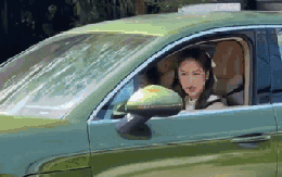 Mỹ nữ lái Porsche viral TikTok: 1 giây lướt qua cũng khiến người khác ngoái nhìn, nhận mưa lời khen vì mặc đẹp