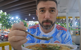 Tự tin dùng tiếng Việt để khen món phở, anh Tây khiến cả quán bật cười vì nhầm đúng chữ quan trọng nhất