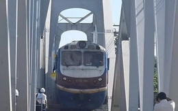 Thông tàu Bắc - Nam qua cầu Ghềnh sau 5 ngày tê liệt