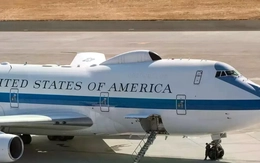 'Đột nhập' máy bay Ngày tận thế của Mỹ