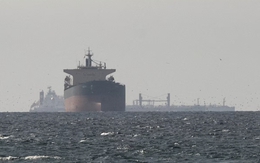 Vì sao Iran có thể bán dầu ổn định giữa bom đạn Mỹ - Israel?