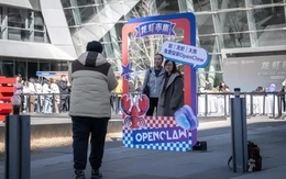 Cơn sốt ‘nuôi tôm hùm’ làm việc thay người