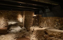 Sửa thang máy, lọt vào thế giới 2.000 năm trước dưới hầm khách sạn