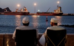 Tình cảnh như "thiên la địa võng" của 20.000 thủy thủ ở eo biển Hormuz: “Chúng tôi như kẻ mù tìm tay nắm cửa”