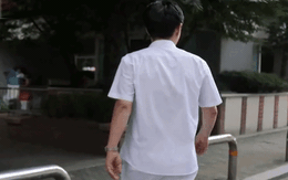 Đại gia vàng bạc đá quý showbiz giờ đi bốc vác kiếm từng đồng, không có tiền đóng hóa đơn điện nước, bị vợ bỏ vì cờ bạc