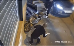 Vụ tài xế Range Rover chọc thủng lốp SH: Thanh niên bên cạnh khuyên một câu, người đàn ông vẫn ra tay