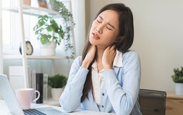 Nhiều người đang tự hủy hoại đốt sống cổ vì dùng laptop