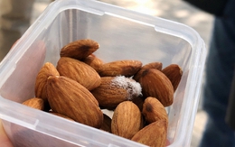 Ngày càng nhiều người còn trẻ đã khổ vì bệnh gan, bác sĩ khuyên: 5 loại hạt này thèm mấy cũng ăn ít lại!