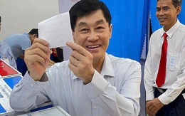 Tỷ phú Johnathan Hạnh Nguyễn: “Tôi từng cầm hộ chiếu nhiều quốc gia, nhưng chỉ lá phiếu bầu cử ở Việt Nam mới khiến tay tôi run…”