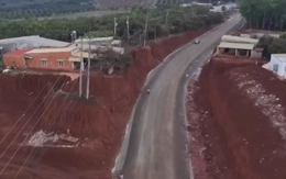 Đồng Nai tổ chức họp, xin lỗi người dân vụ nhà cheo leo khi hạ cốt nền đường