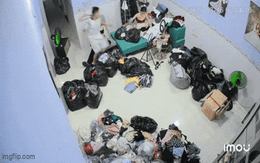 Phẫn nộ cảnh chồng vũ phu lao vào đấm, đạp vợ dã man lúc 2h50 sáng, hành động của cô gái chứng kiến gây chú ý