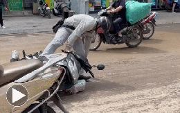 Hàng loạt xe máy đang đi ngã ra đường: CSGT truy ra hung thủ, mức xử phạt thế nào?