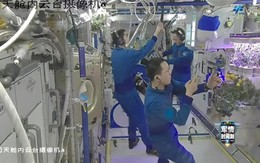 Phi hành đoàn Thần Châu-21 lần đầu thu hoạch “cà chua vũ trụ”