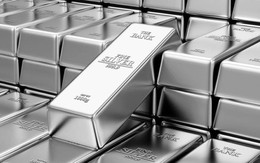 Một thế lực "tung tiền" bắt đáy khi giá bạc trượt khỏi mốc 80 USD/oz