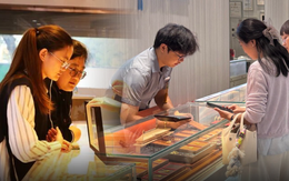 Mua nhà thì quá sức, đầu tư lại chẳng hiểu gì, chỉ có mua vàng mới giúp dân công sở cảm thấy khá hơn