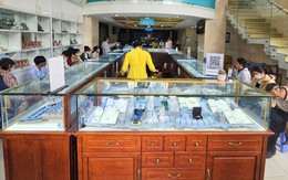 Sau cú rơi 8 triệu đồng/lượng, tiệm vàng xuất hiện cảnh hiếm gặp