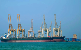 Giá dầu tăng vọt lên đỉnh 4 năm, giới chuyên gia cảnh báo mức 100 USD/thùng là hoàn toàn có thể, nguồn cung từ 3,3 triệu thùng sẽ đứt gãy