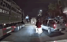 Chủ tài khoản Phương Ba Sáu lên tiếng về vụ "xe bán tải tạt đầu xe máy" ở Hà Nội