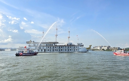 Cảnh tượng trên vịnh Hạ Long khiến nhiều người bất ngờ, nhận xét: "Chưa từng thấy bao giờ"