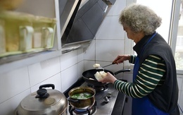 Người phụ nữ 57 tuổi dùng mỡ lợn nấu ăn suốt 3 năm, đi khám sức khoẻ bác sĩ ngạc nhiên hỏi: "Chị đã làm gì?"