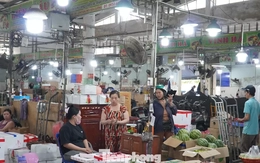 Tiểu thương chợ đầu mối 'đứng ngồi không yên' vì cước phí phi mã