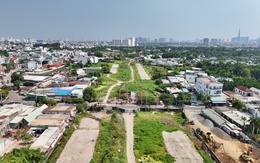 Công trường Vành đai 2 TP.HCM vắng lặng sau 3 tháng tái khởi động