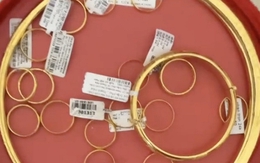 Cô gái Hà Nội sốc nặng khi bán 2 cây vàng cưới ước tính 326 triệu, chủ tiệm chỉ đưa 312 triệu, netizen: Vậy là chính xác rồi!