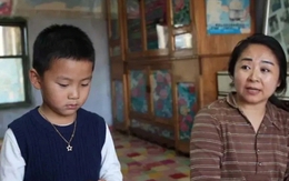 "Bà đến ăn bữa miễn phí nữa rồi" - Lời đứa trẻ khiến người bà rơi nước mắt, nguyên nhân càng xót xa