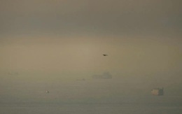 Tàu chở hàng phát nổ do vật thể lạ ngoài khơi UAE