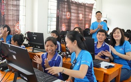 UOB Việt Nam trao tặng 3 phòng máy vi tính cho hơn 2000 học sinh vùng sâu tại An Giang