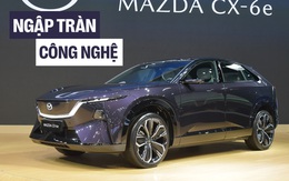Xem Mazda CX-6e ngoài đời thực: Bề thế hơn CX-5, thiết kế bóng bẩy với 3 màn hình siêu lớn, chạy tới 600km/sạc