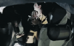 6 nữ sinh bỗng la hét hoảng loạn trong chuyến xe về khách sạn ở Hà Nội