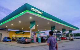 Ở một nước gần Việt Nam, giá xăng dầu có loại đang là 14.500 đồng/lít