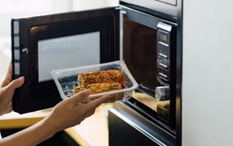 Bác sĩ đa khoa cảnh báo đến tất cả người dùng lò vi sóng