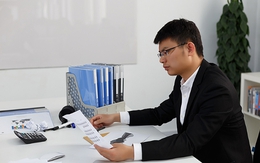 Tình cờ gặp sếp cũ đã nghỉ hưu, tôi lặng lẽ trả tiền bữa ăn, ai cũng cười: Nửa tháng sau, tất cả phải nín lặng