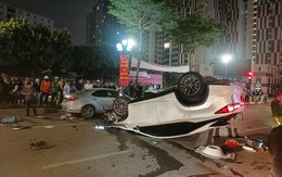 Ô tô Lexus tông liên hoàn khiến 2 người đi cấp cứu giữa đêm ở Hà Nội: Đã rõ nguyên nhân ban đầu