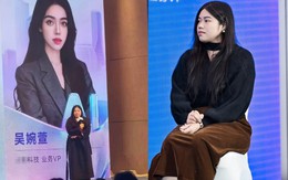 Đang viral mạnh nhất: Phó chủ tịch công ty công nghệ lộ mặt thật khác xa ảnh trên slide chiếu ở hội nghị