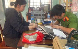 Phát hiện 120 triệu đồng tiền mặt trong chiếc túi nilon bị bỏ quên giữa đường