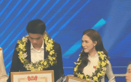 Đình Bắc cứ gặp Hoà Minzy là bẽn lẽn cười ngại ngùng, tương tác cực đáng yêu tại Gương mặt trẻ Việt Nam tiêu biểu 2025