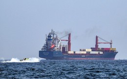 Khóa cứng eo biển Hormuz khiến Trung Đông 'tê liệt', Iran 'ung dung' xuất khẩu dầu - thu 139 triệu USD/ngày